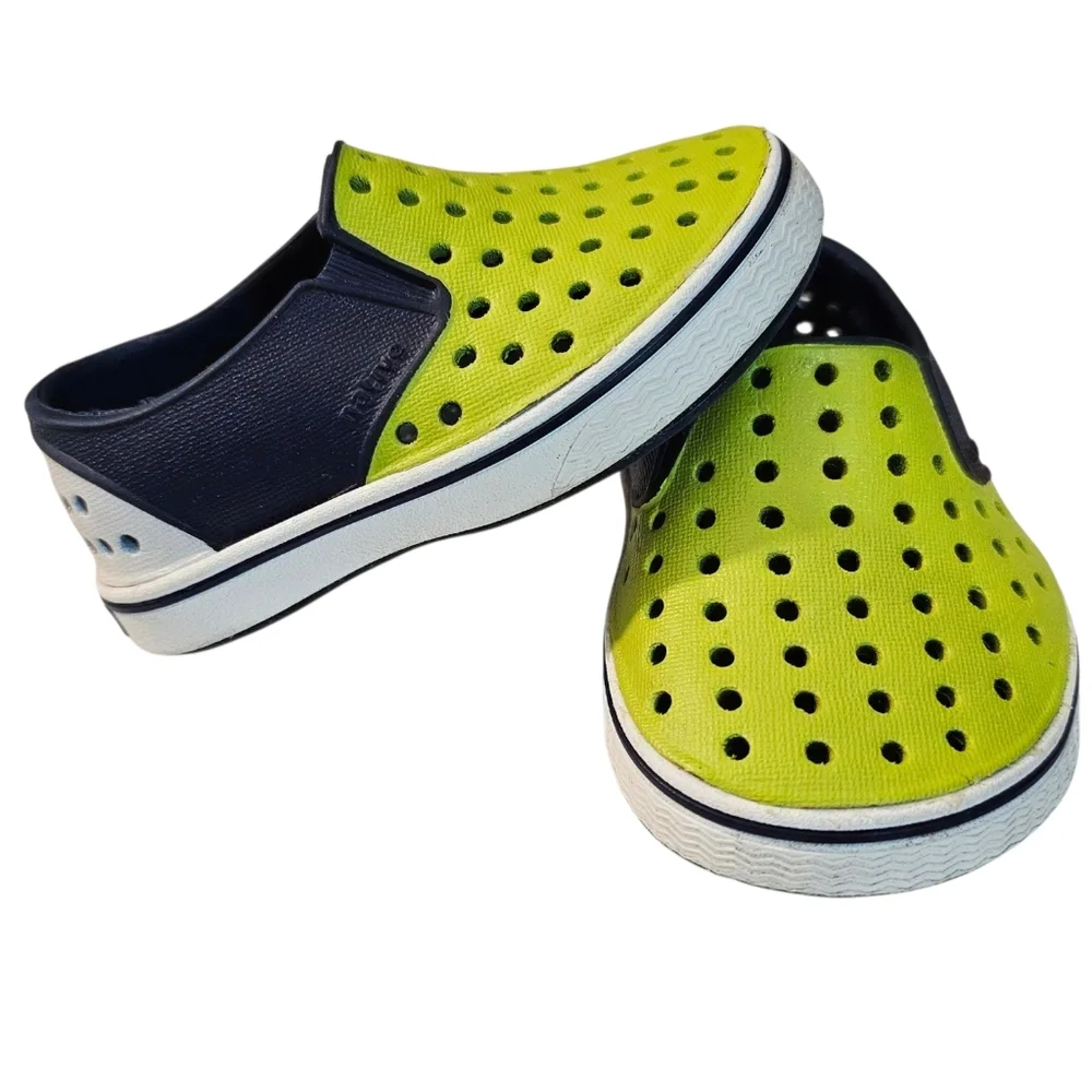 Native Miles Block Water Shoes Lime Green Blue White Unisex Kid's Size 4 EUC